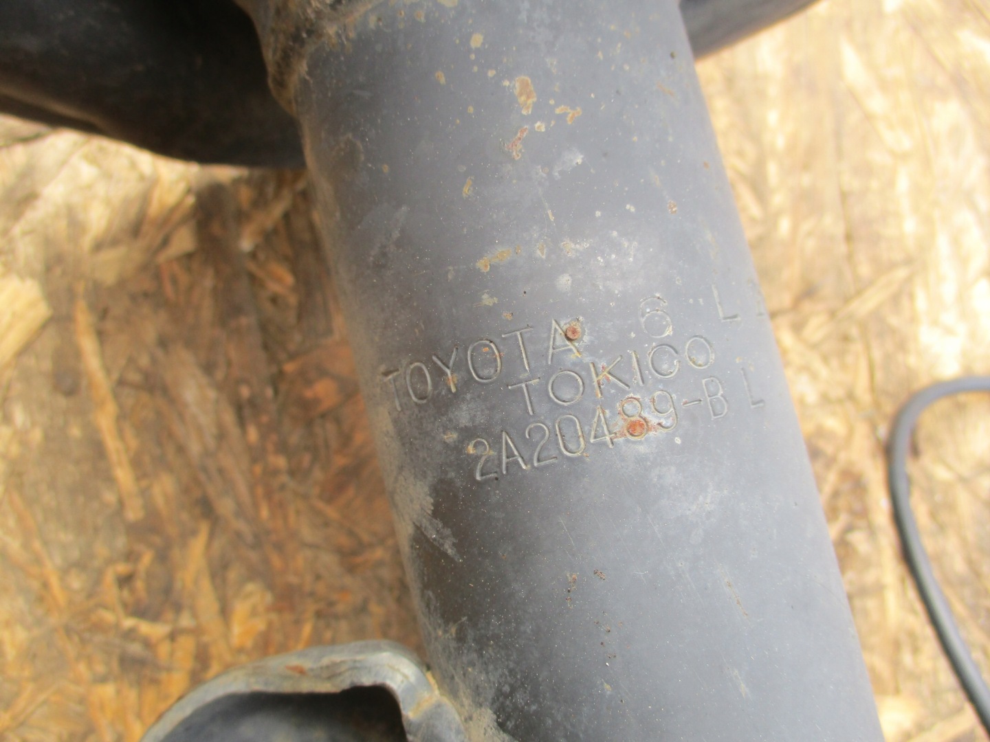 shock absorber front left Toyota Rav4 13-18