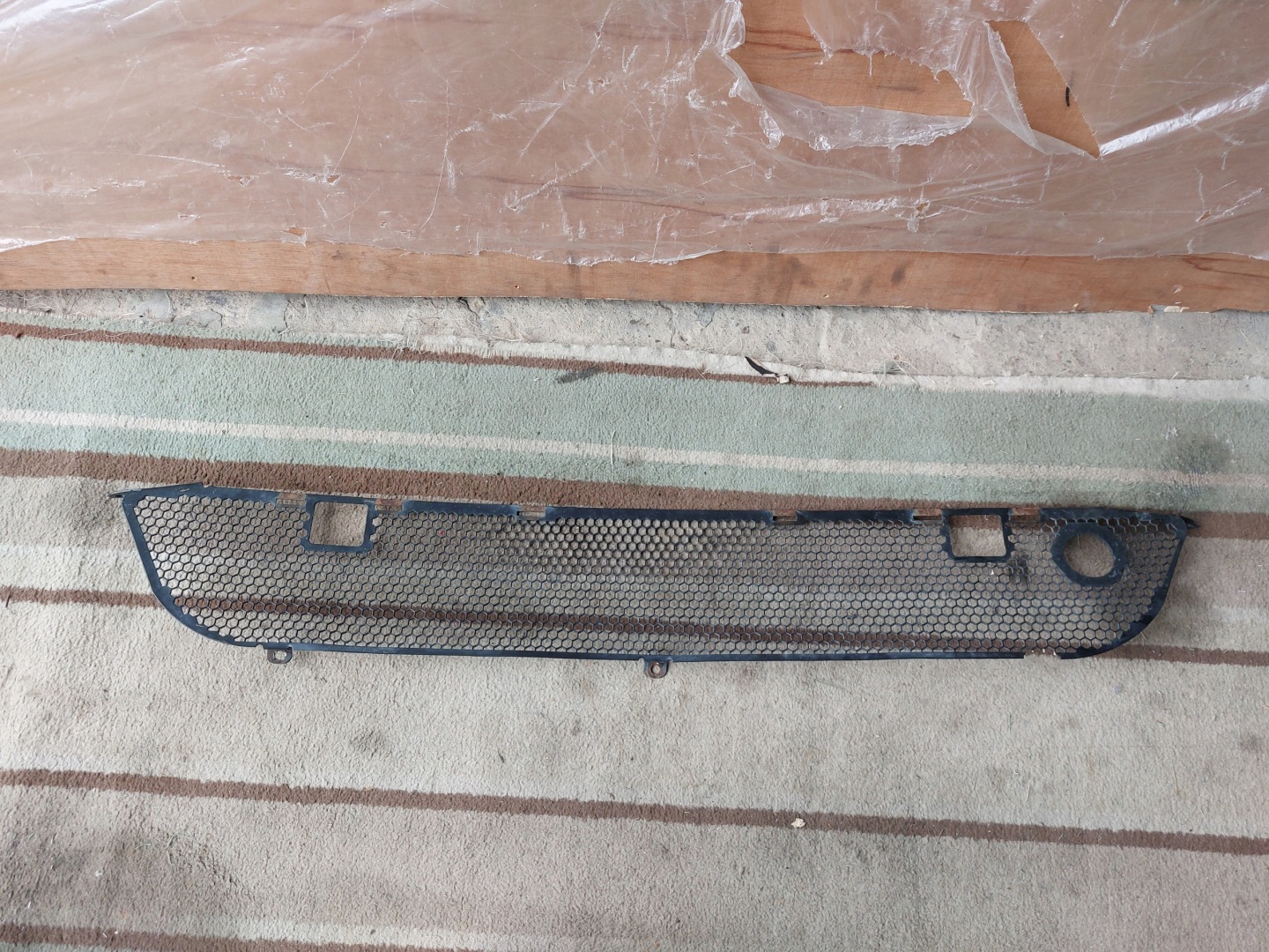 grid grille of a bumper front ASTON MARTIN VANTAGE 16r