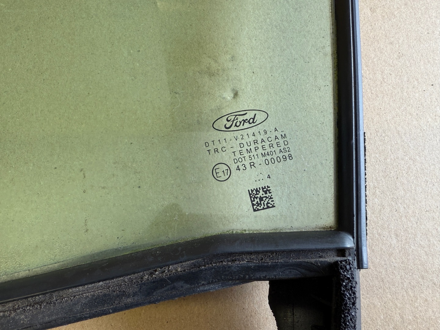 FORD CONNECT MK2 2014R window side door left triangle DT11-V21419-A