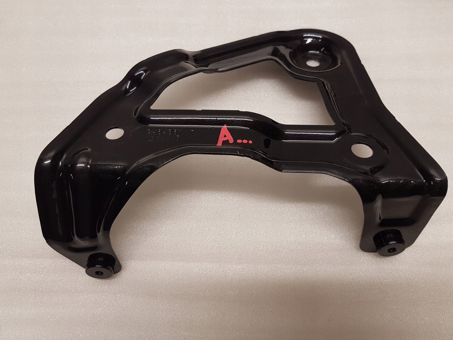 staffa parafango sinistro BMW G70 9464361