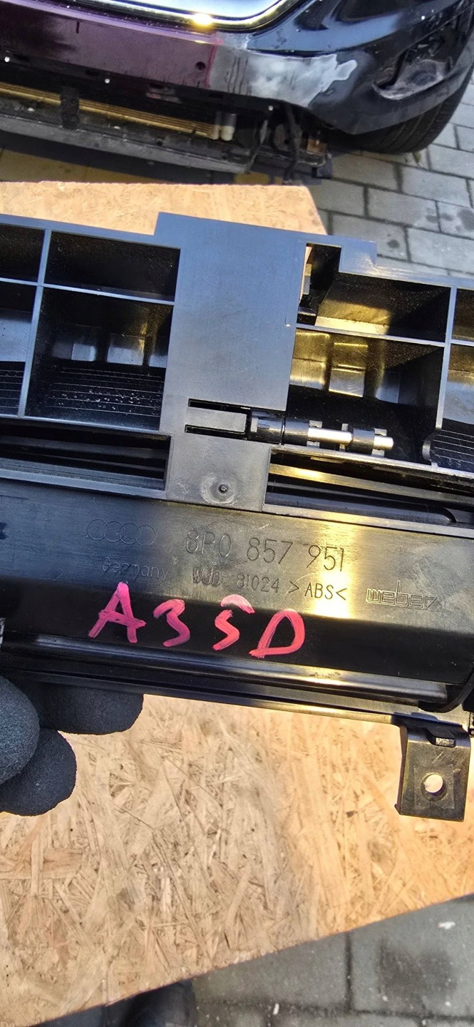cendrier tunnel central AUDI A3 8P 8P0857951