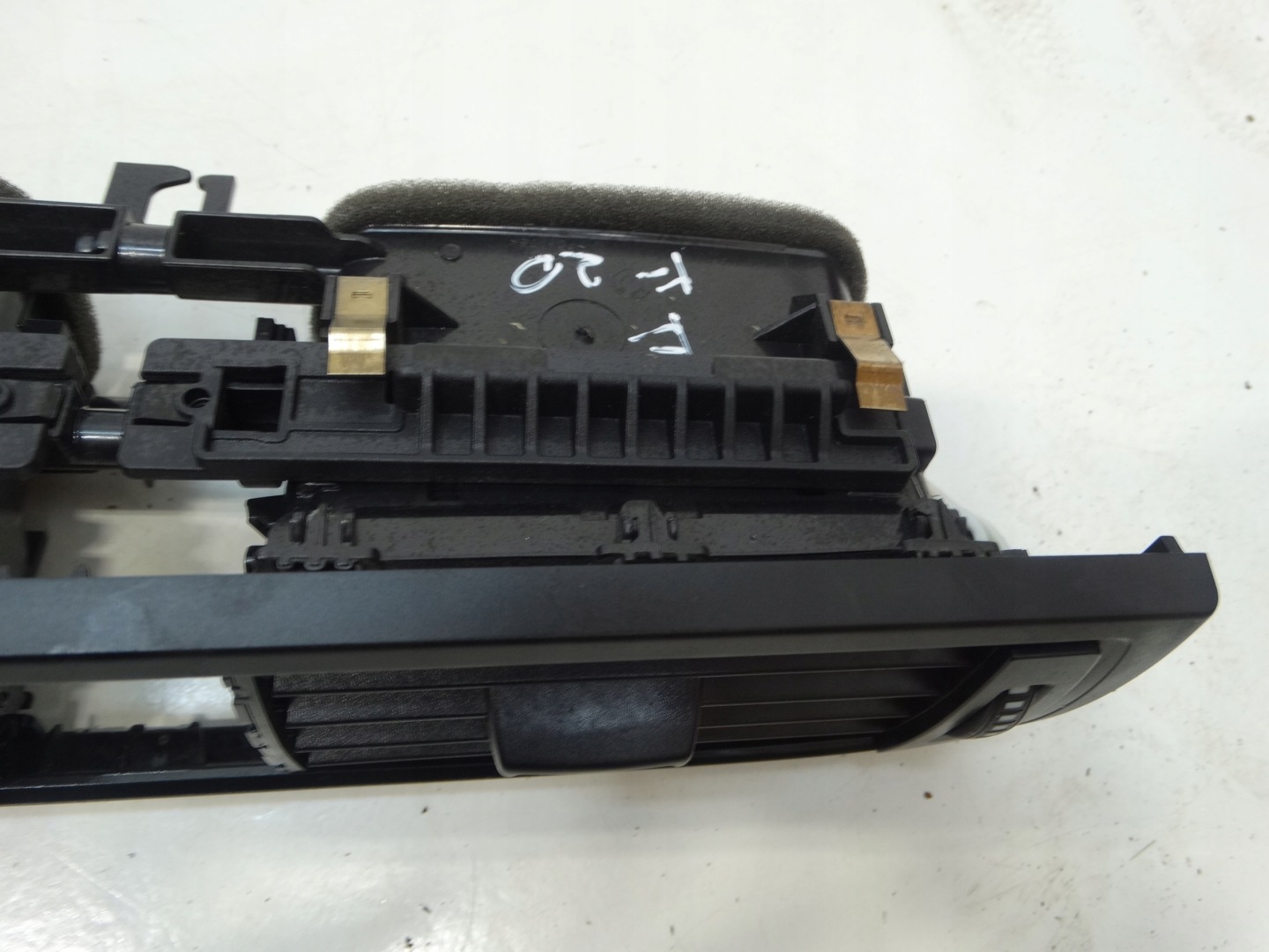 central grid air conditioning devices BMW 1 F20 2013R. 9207116-12