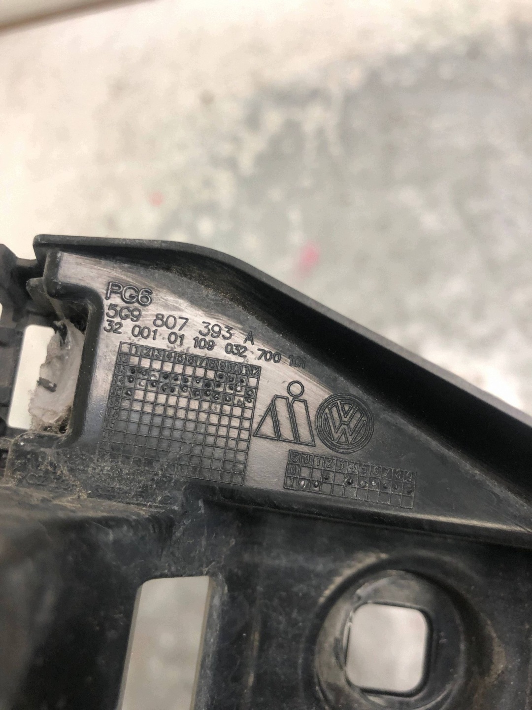 bumper bracket left rear part VW GOLF VII KOMBI 5G9807393A