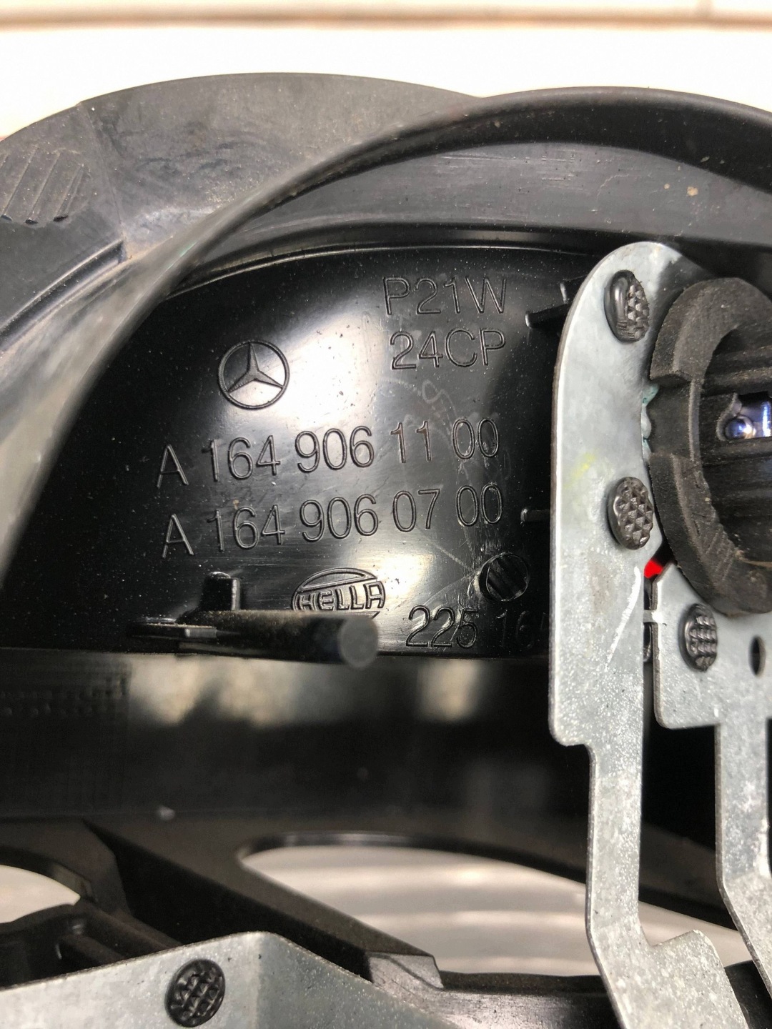 light left rear part MERCEDES ML W164 A1649061100