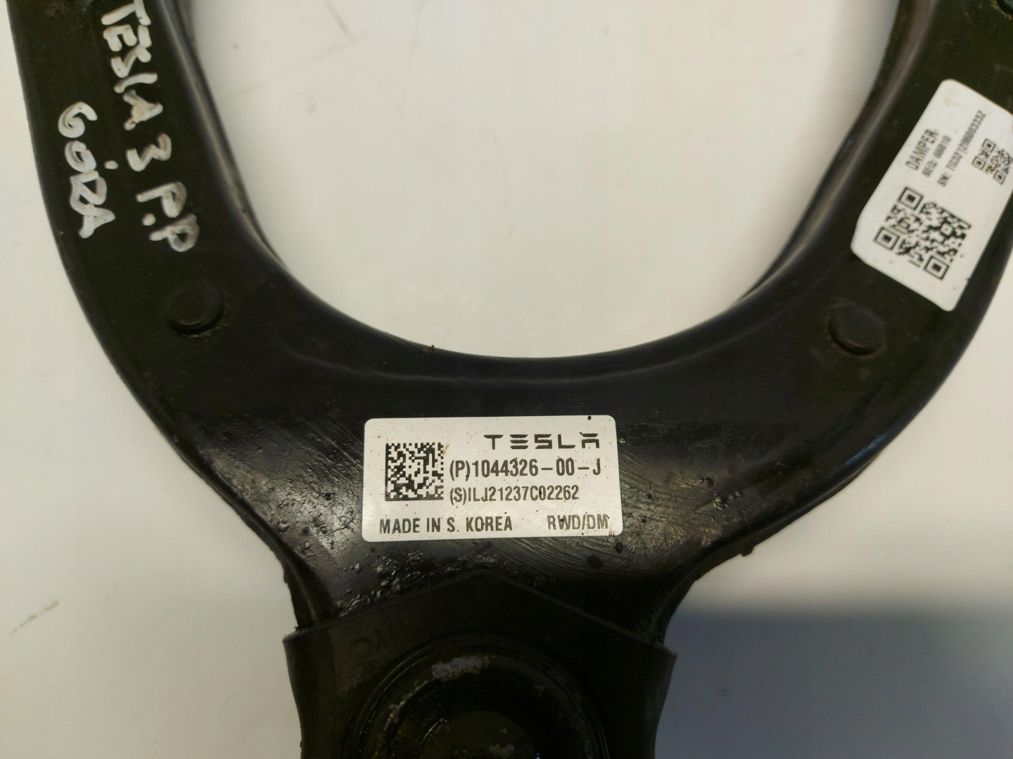 TESLA MODEL 3 arm right front front upper oryg 1044326-00-j