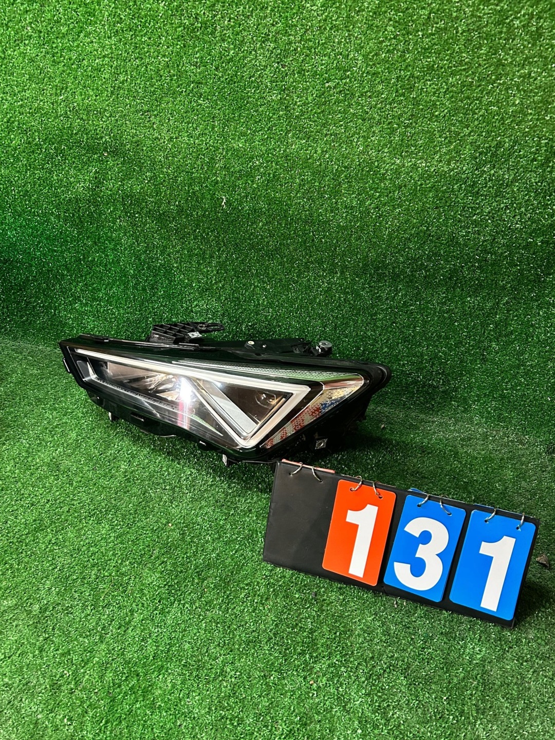 REFLEKTOR left SEAT LEON IV FULL LED nr:131