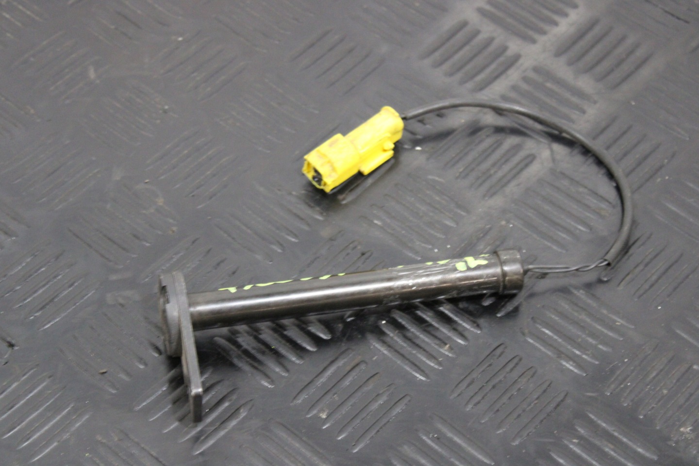 NABOJ PIROTECHNICZNY bonnets left 7300537 BMW 2 F45 ACTIVE TOURER