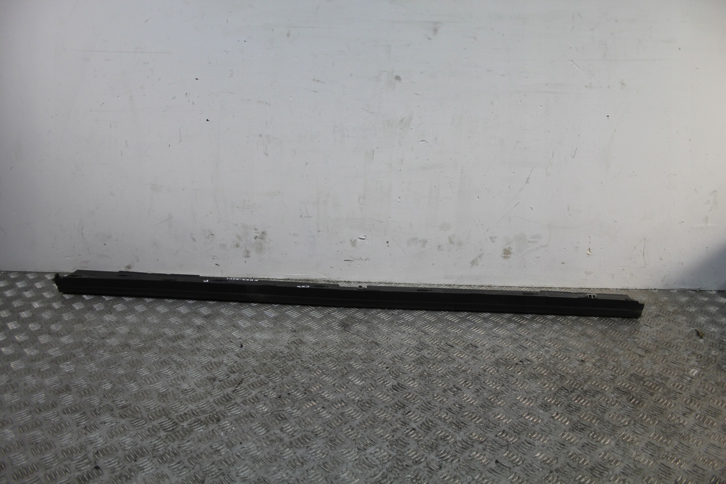 holder of the threshold threshold right MAZDA CX5 KD LIFT