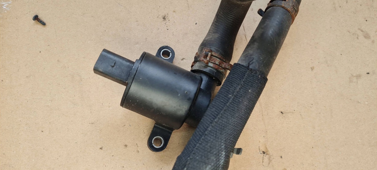 Q5 80A elektroventil pumpa vode 4H0121671D A7 4G A4 B8 8W A6 C7 A7