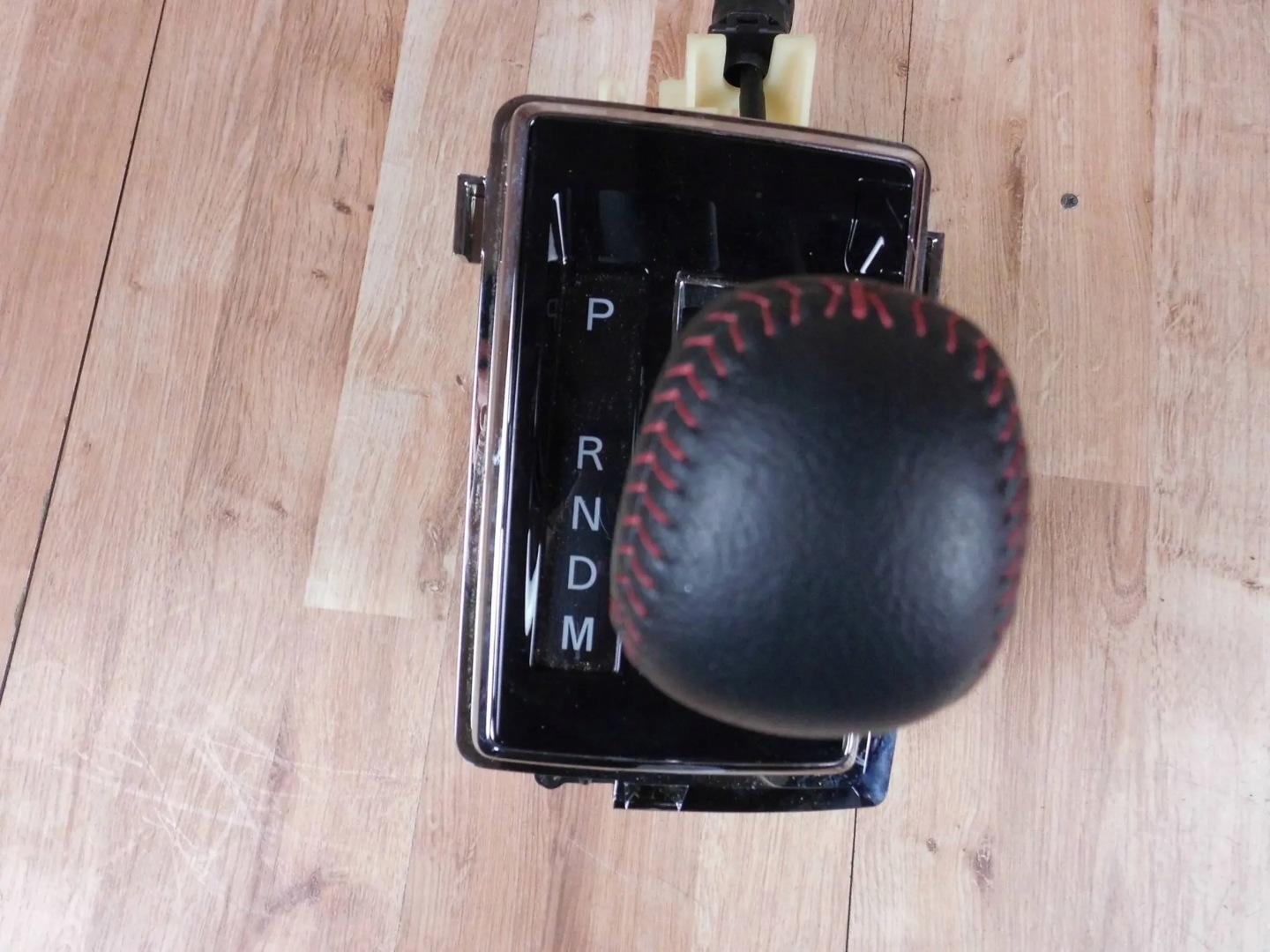 Mitsubishi ASX trim gear lever changes of the gear 2400A645