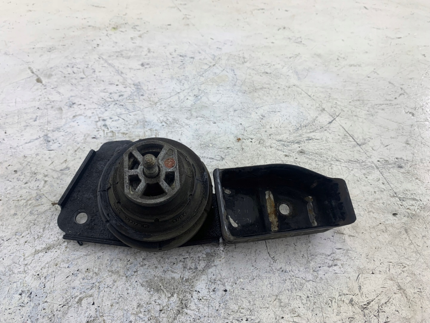 VW SHARAN and SEAT ALHAMBRA GALAXY MK1 engine mount 7M3199132R
