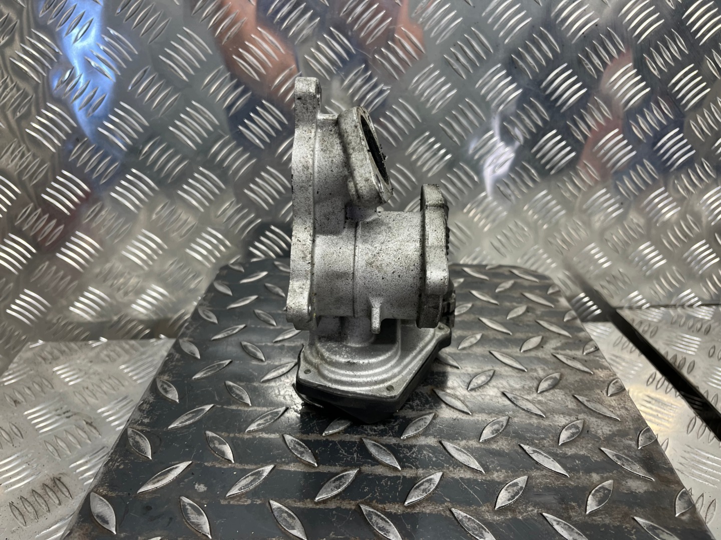 AGR-Ventil RECYRKULACJI Gase AUDI A4 B7