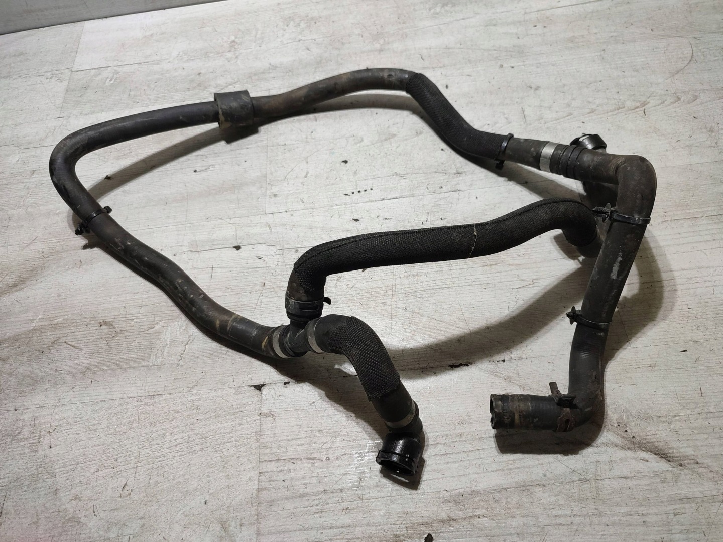 Mercedes-Benz GLA W156 2015 wiring / hose radiator