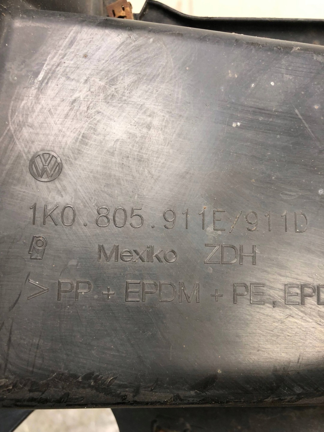 NOSEK NADKOLA left front VW GOLF V 1K0805911E