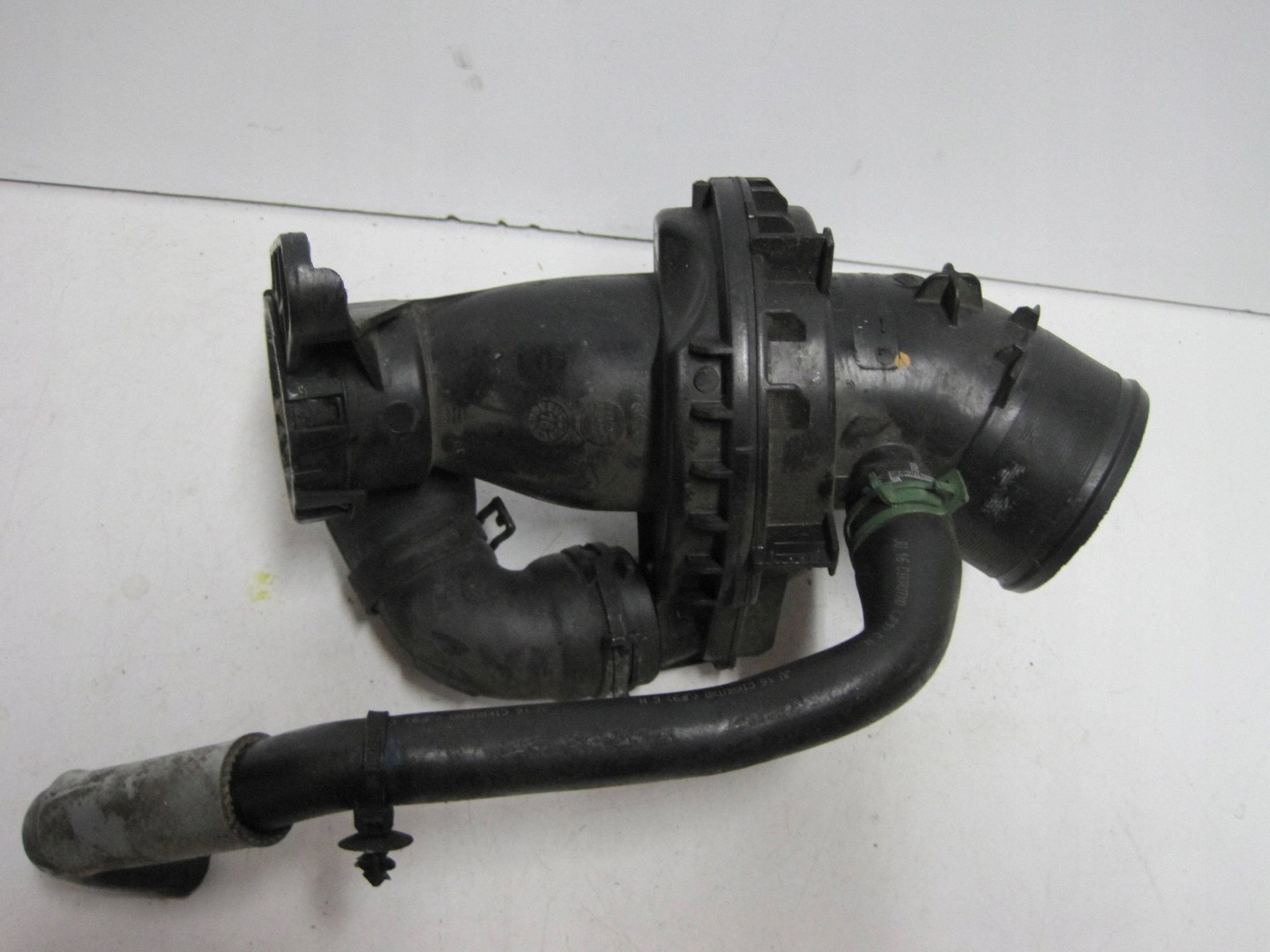 pipe intake RENAULT MEGANE IV 165761844R
