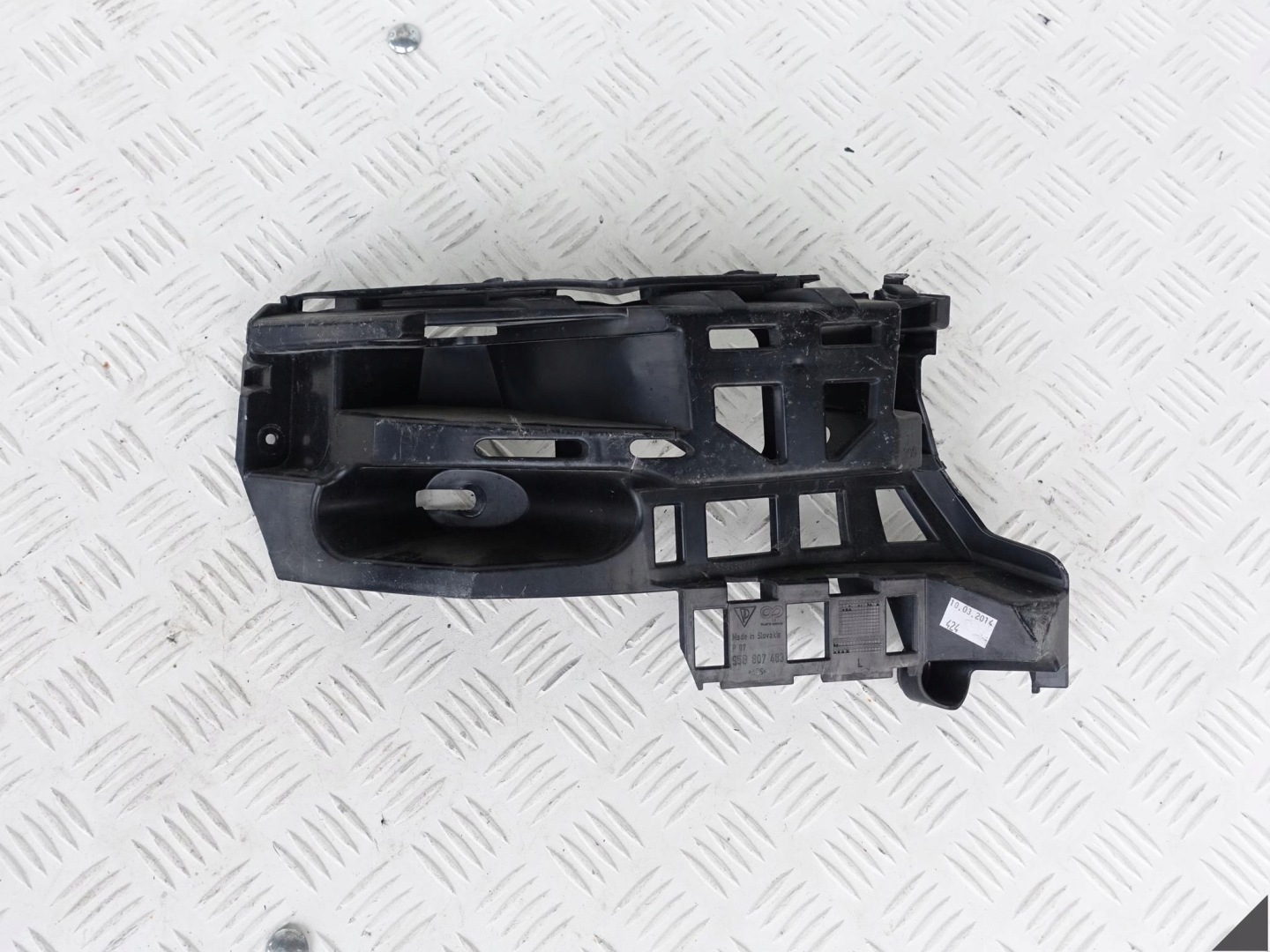 PORSCHE MACAN 95B holder support bumper left rear part