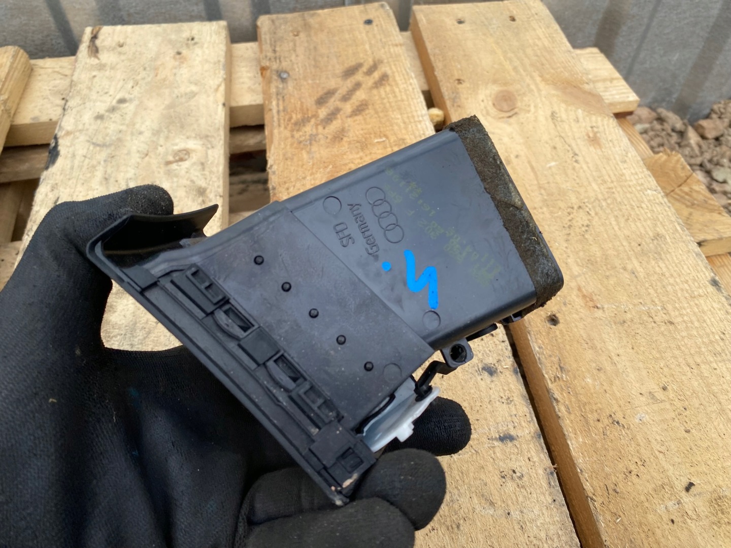 grid air conditioning devices right AUDI A4 B7 8E0820902F
