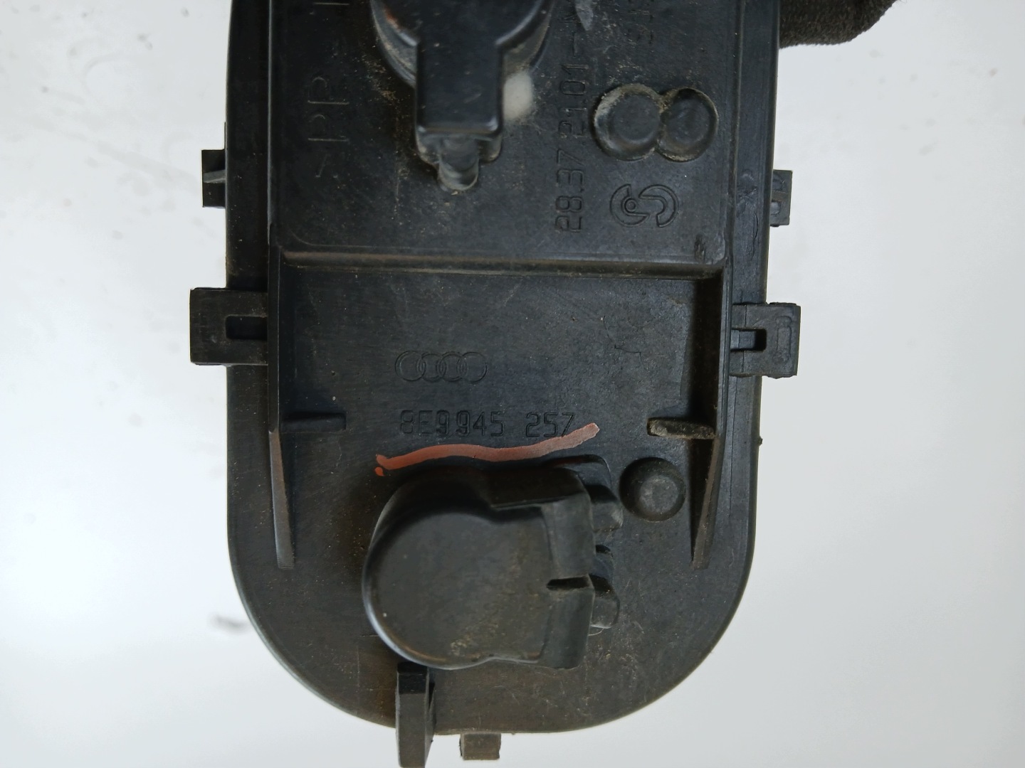 AUDI A4 B6 KOMBI AVANT scheinwerfereinsatz links heck 8E9945257