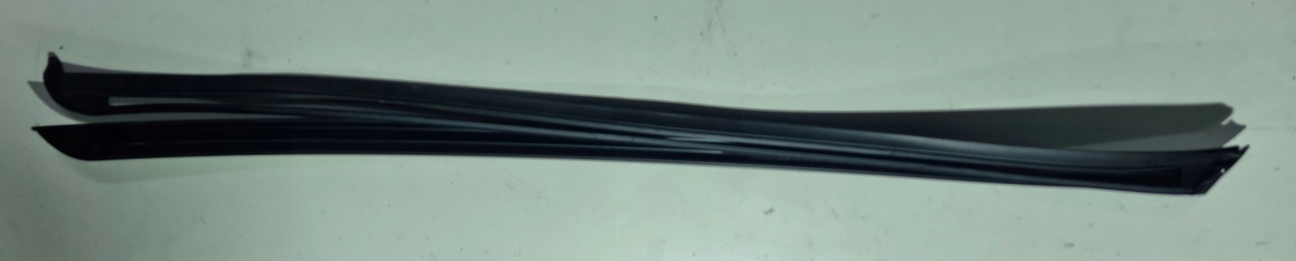VOLVO XC60 moulding windows PRZYSZYBOWA left 39803231