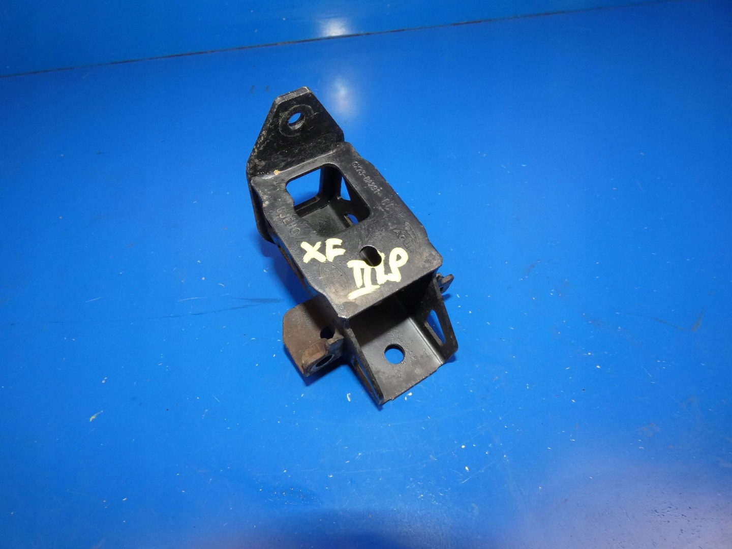 JAGUAR XF II X260 holder bracket console supports left front radiator
