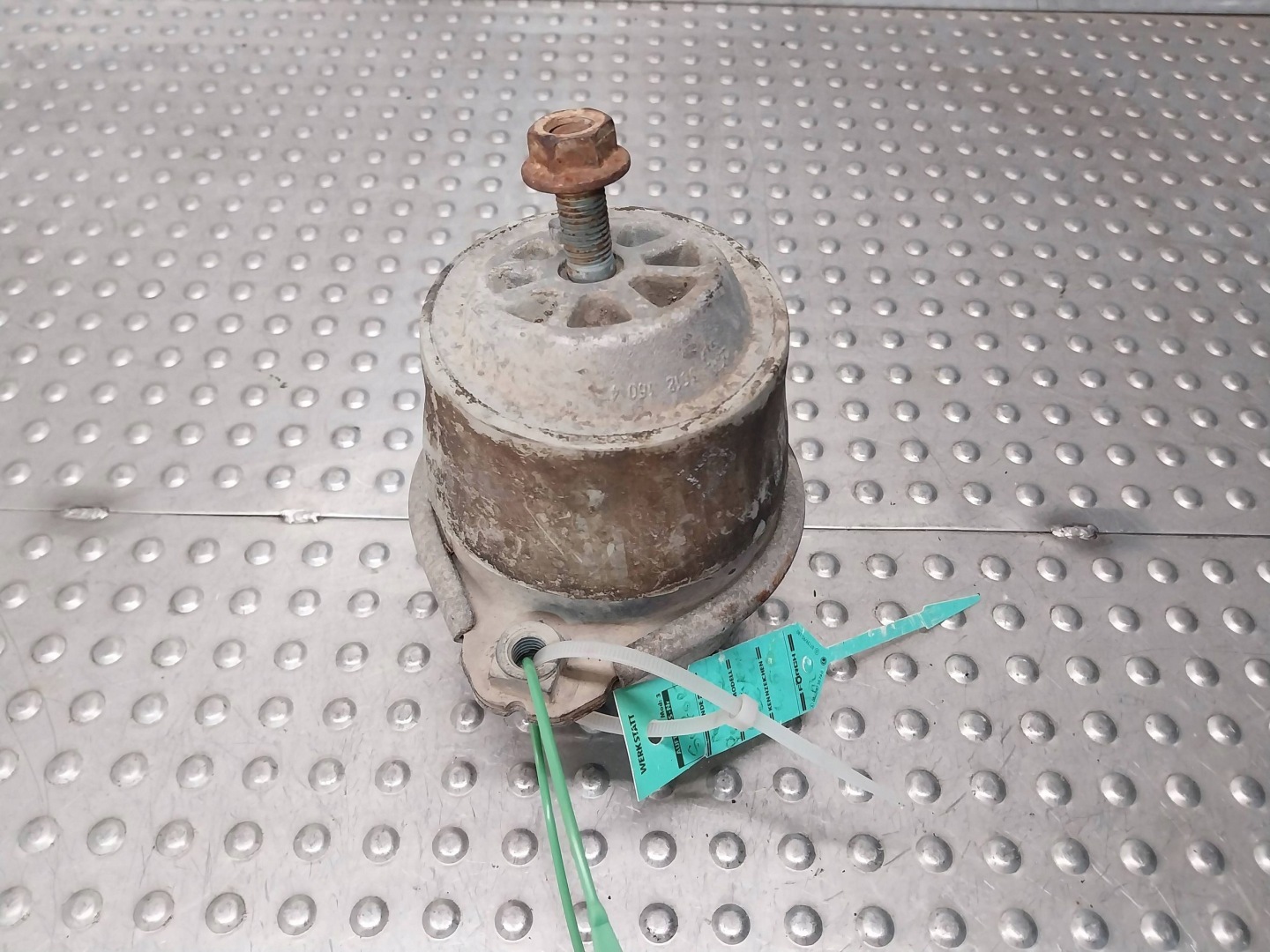 engine mount right 94837505001 PORSCHE CAYENNE and 4.5 V8
