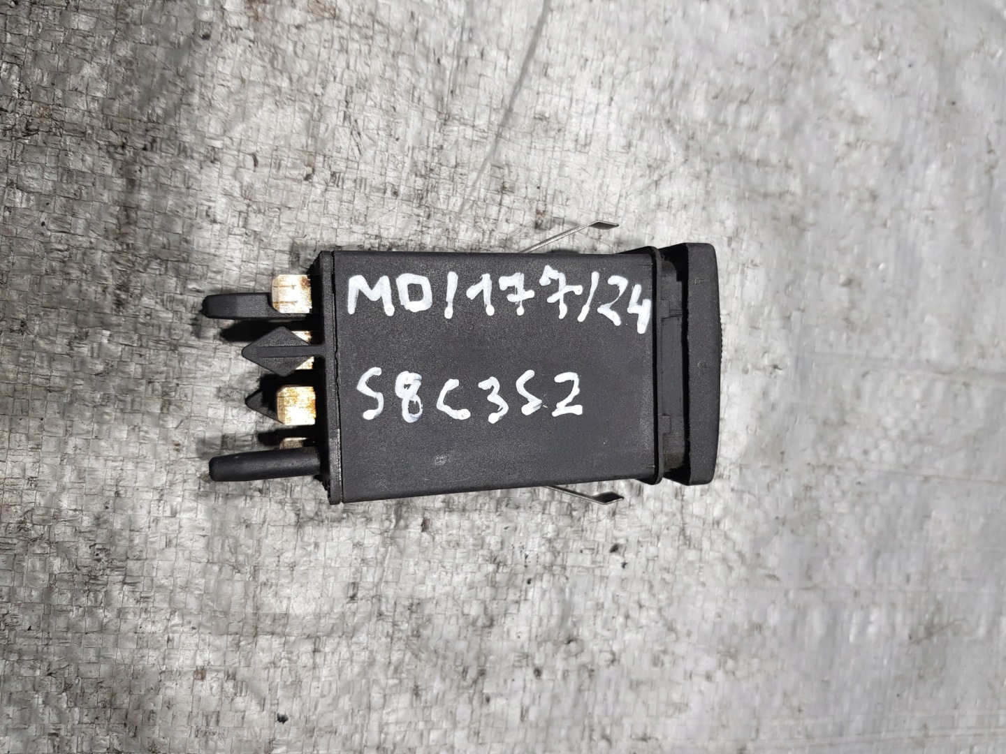 4D0941503B switch OGRZEWANIA windows AUDI A4 B5