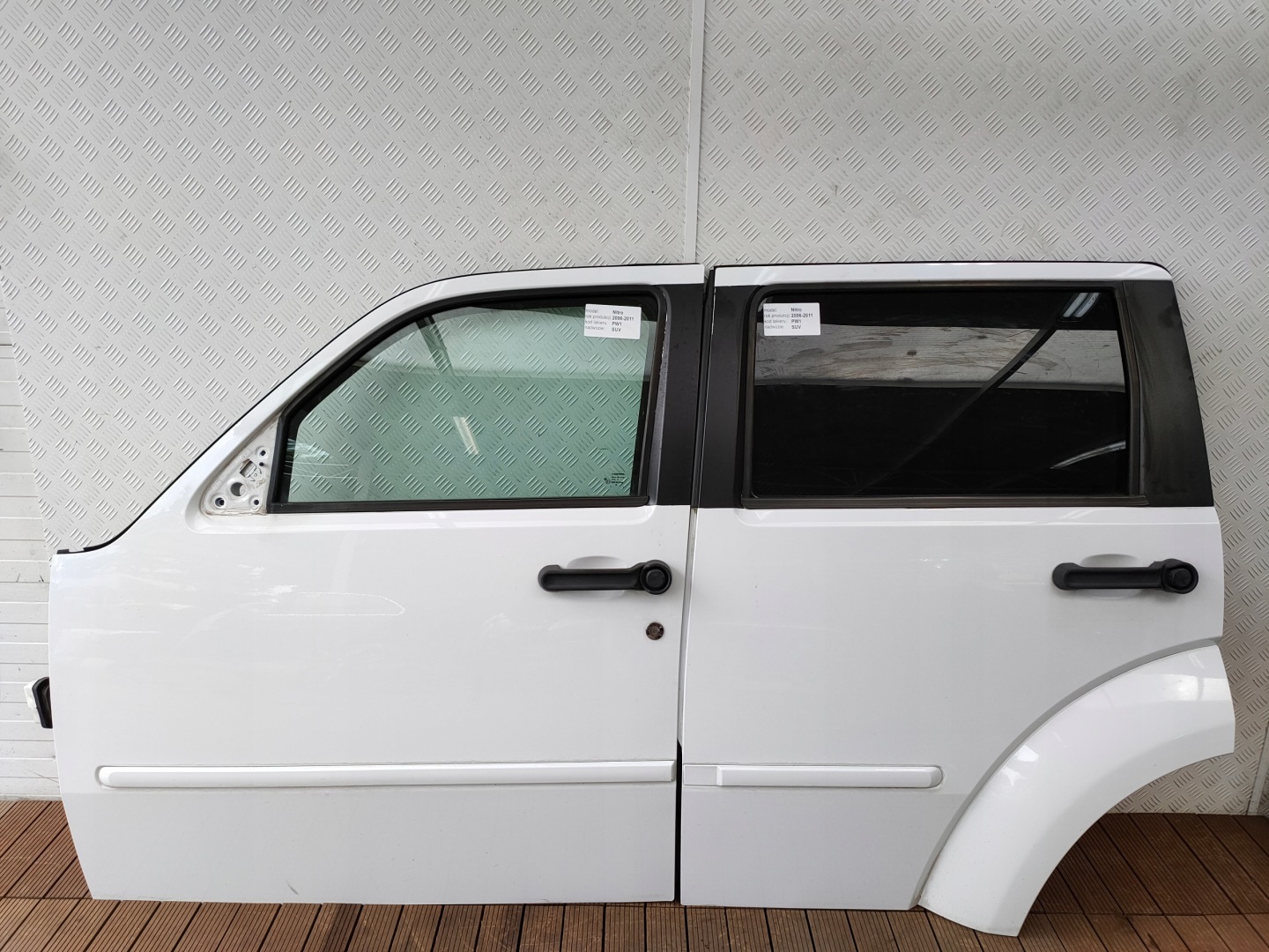 DODGE NITRO 07-12 door front and rear. left colour PW1 KOMPLET original