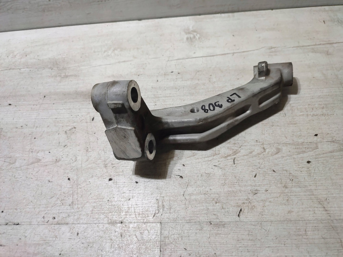 Peugeot 308 2019 front side left arm front