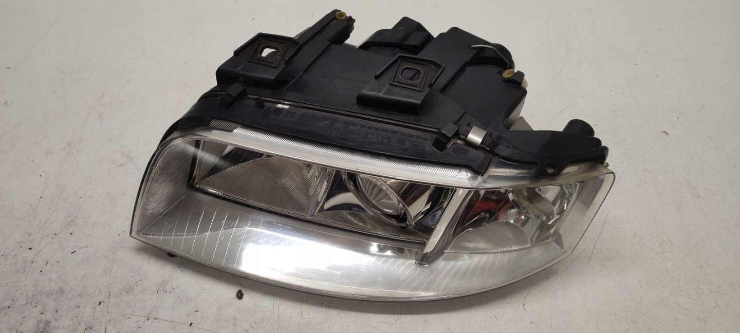 light front front left Audi A4 B6