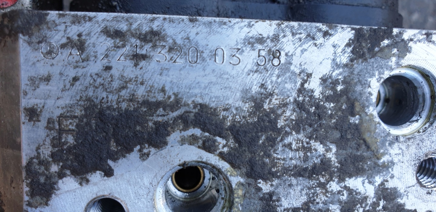 Pumpe BLOK Sensor Achsträgers OLEJOWEGO ABC MERCEDES S W221 OE