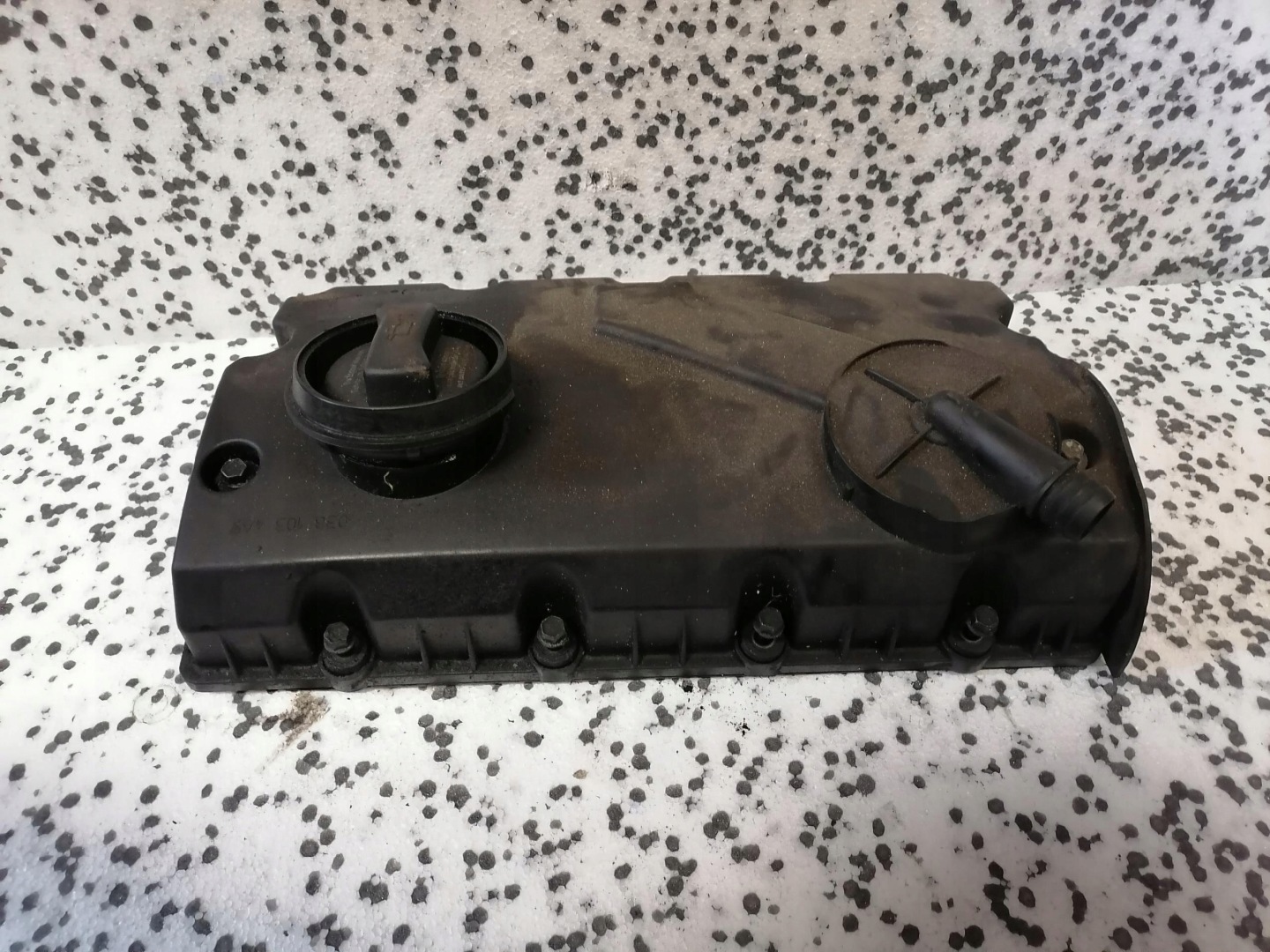Abdeckung der Ventile AUDI VOLKSWAGEN 038103469