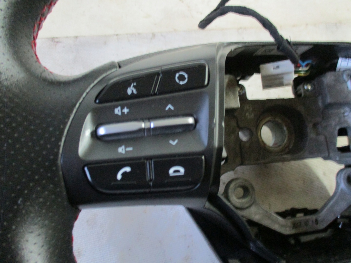 Volant Hyundai Kona 17r