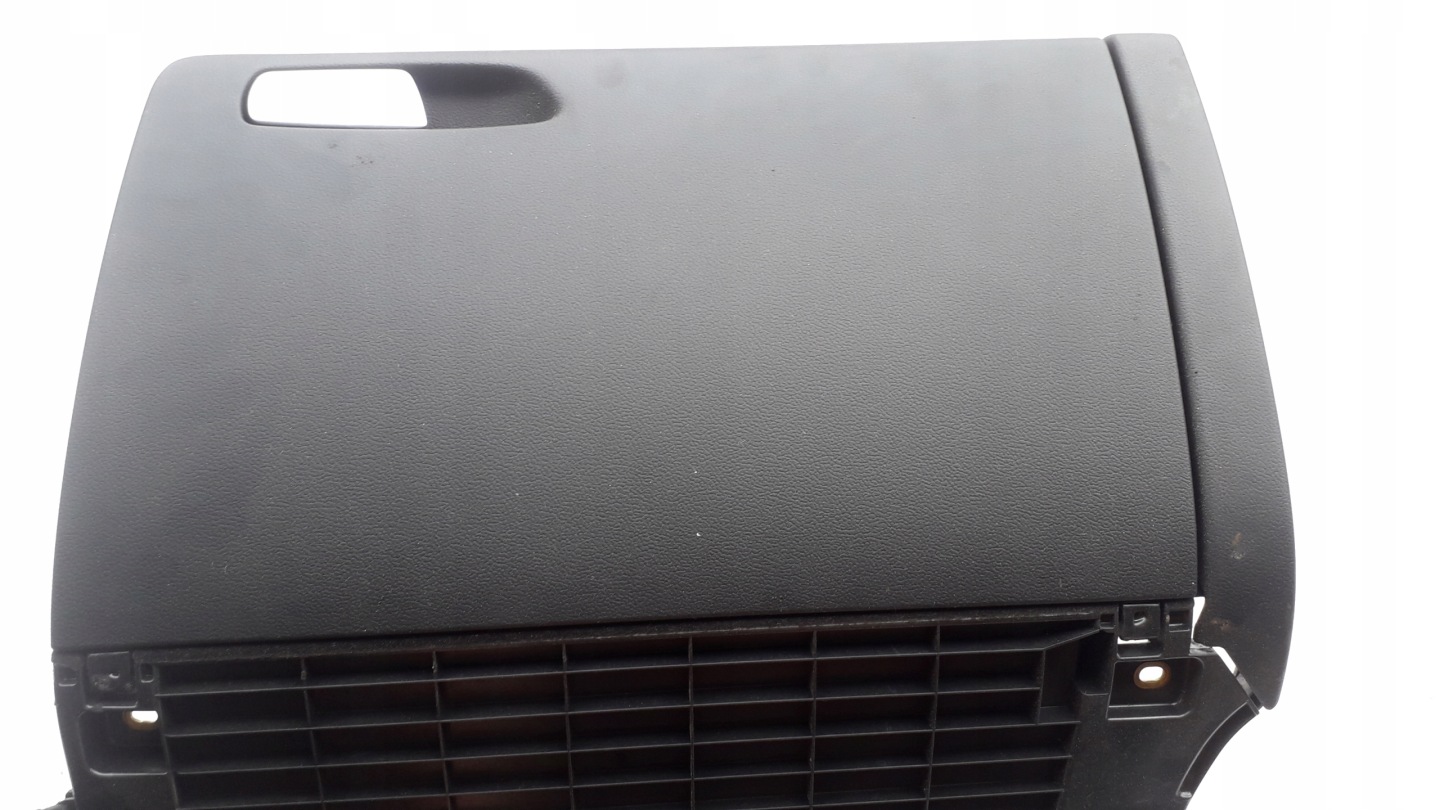 AUDI A4 B8 pretinac suvozača suvozača 8K1857035B