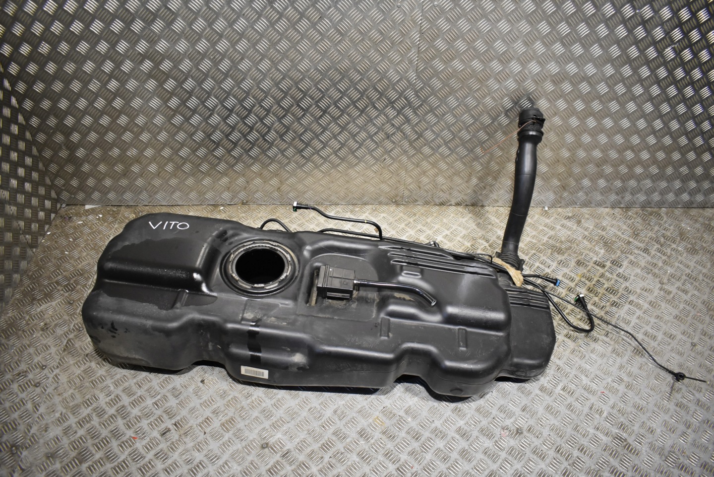 IDEALNY tank VITO MERCEDES W447 1