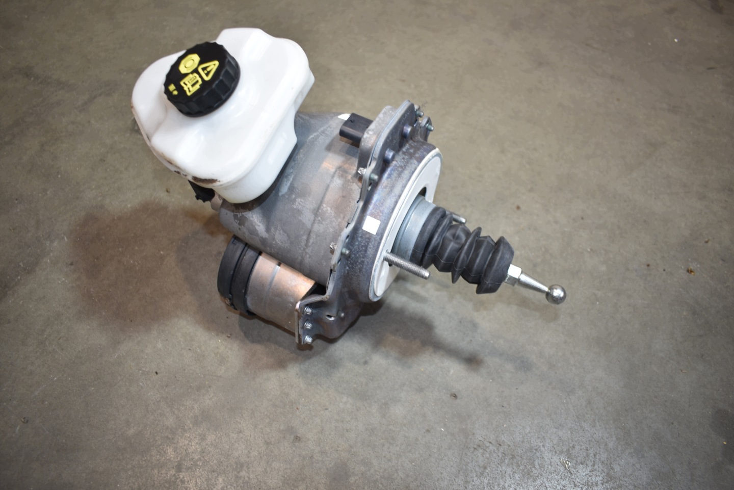 IDEALNE Servo bremsen AMG MERCEDES W206 C63 1