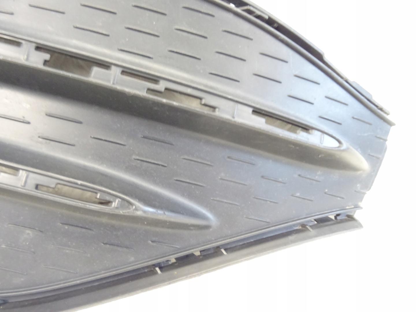 grid of a bumper front front right MERCEDES GLA W247 AMG A2478854005