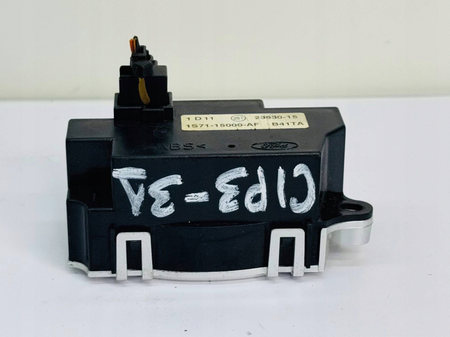 Ford Mondeo MK3 00-07 clock OE 1S7115000AF