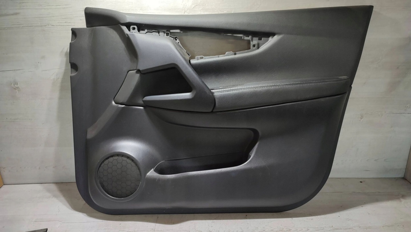 Nissan Qashqai 16r 1.5dci front side right side door upholstery