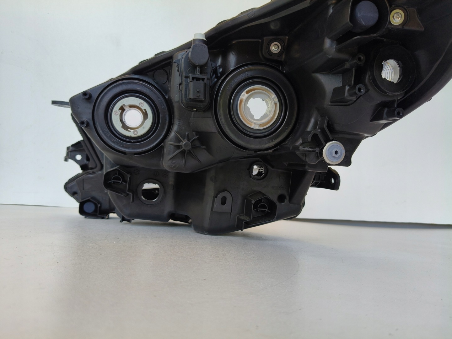 light right REFLEKTOR TOYOTA AYGO X 22- LED