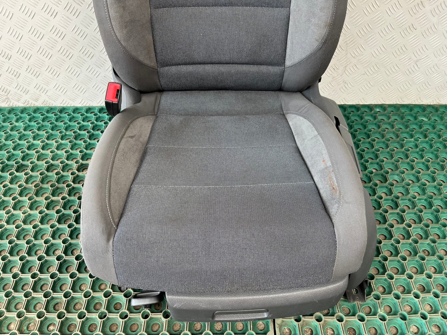 VW TOURAN and 03-10 seat front left front driver´s EUROPA original