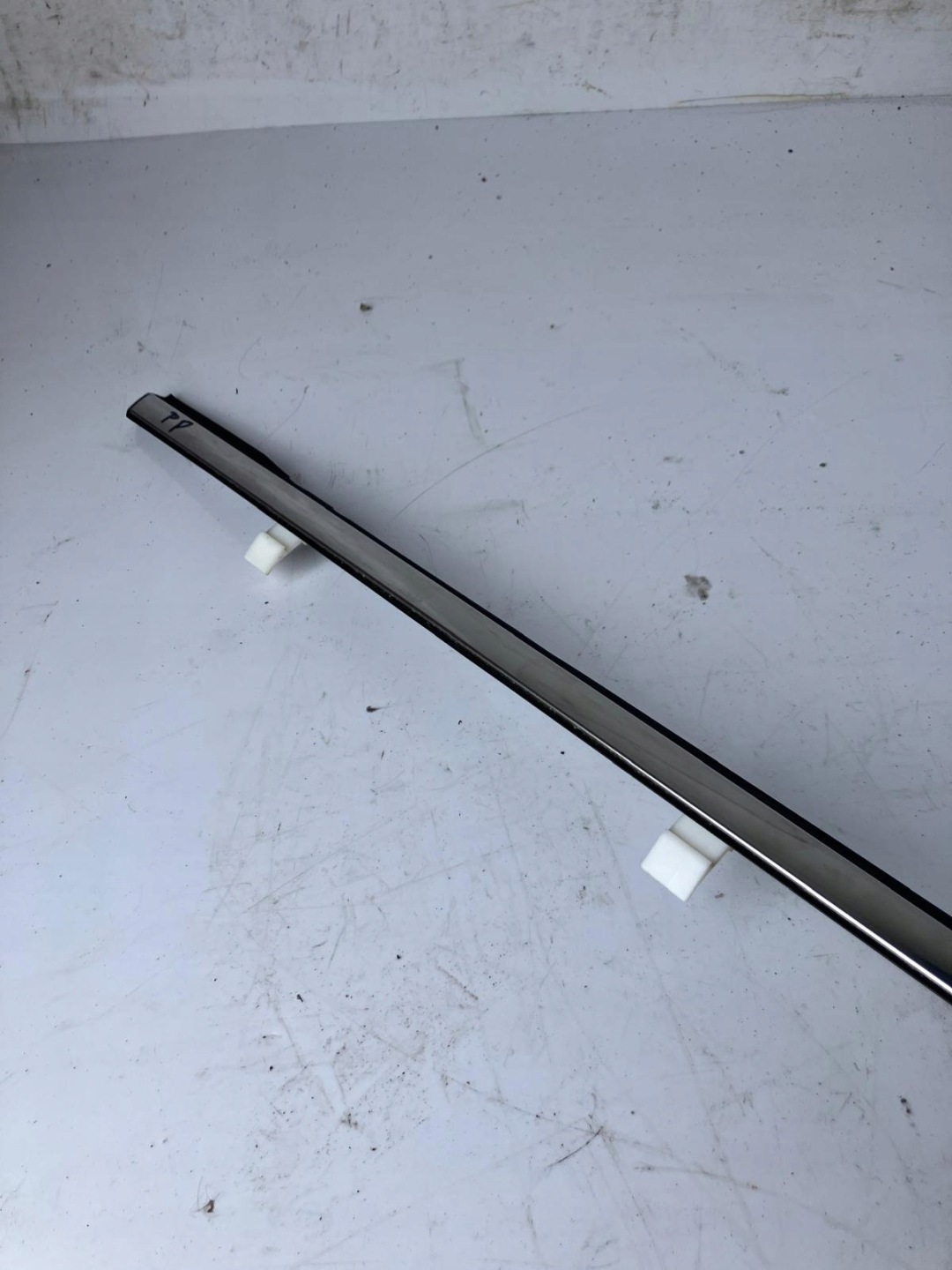 moulding dust door right front CHEVROLET CAPTIVA CHROM