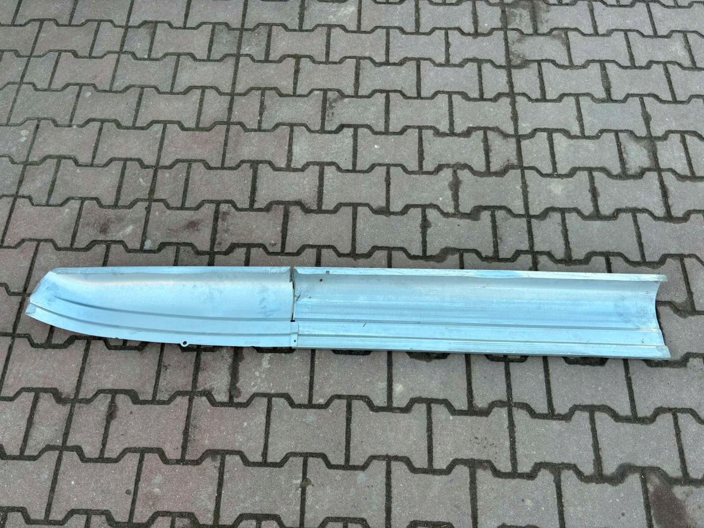 CZAPKA střechy pravá předek IVECO
