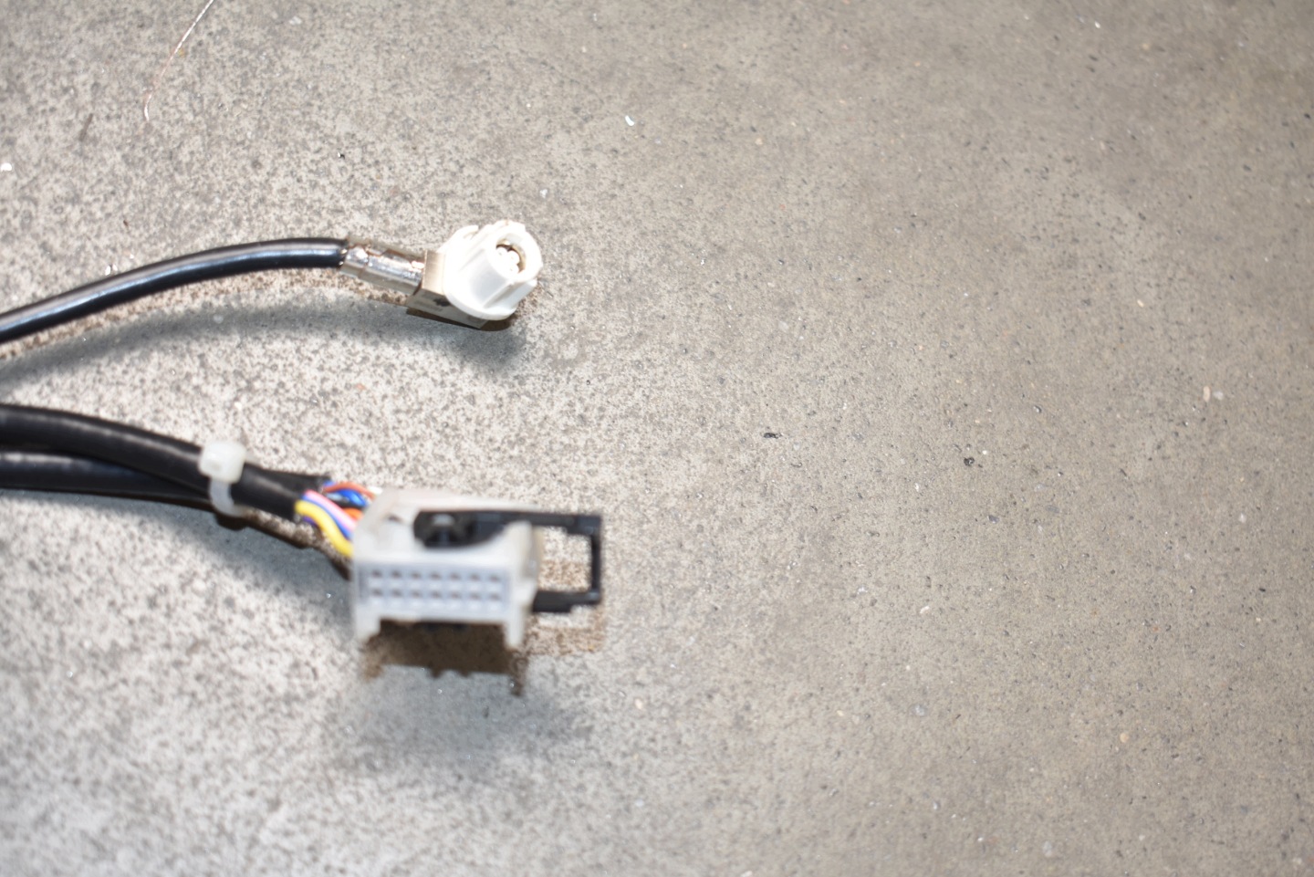 IDEALNE USB-C x 2 MERCEDES 1