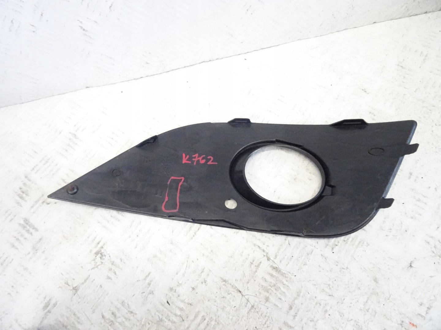 grid of a bumper front front right SEAT EXEO 3R0853666A