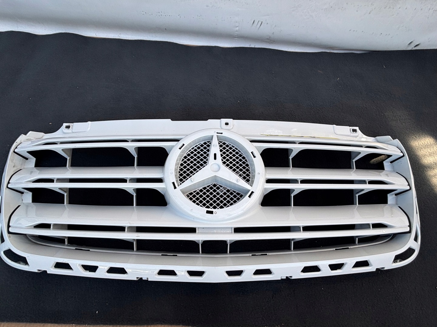 MERCEDES SPRINTER 907 910 16- grille plastic grill Biala lakier original