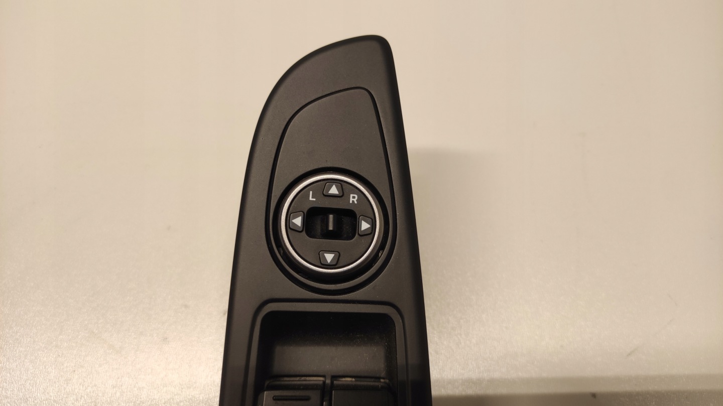 switch windows LEWEJ front PRZEDNIEJ EUROPA HYUNDAI I20 II 93570-C8111