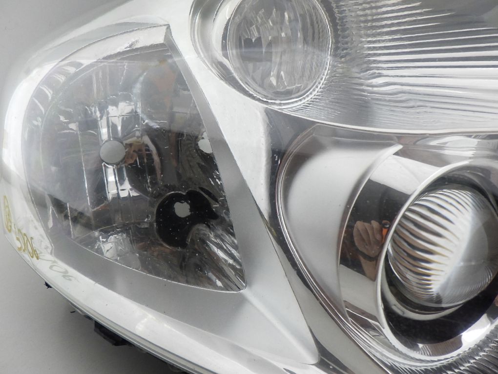 TOYOTA AURIS and 06- light right