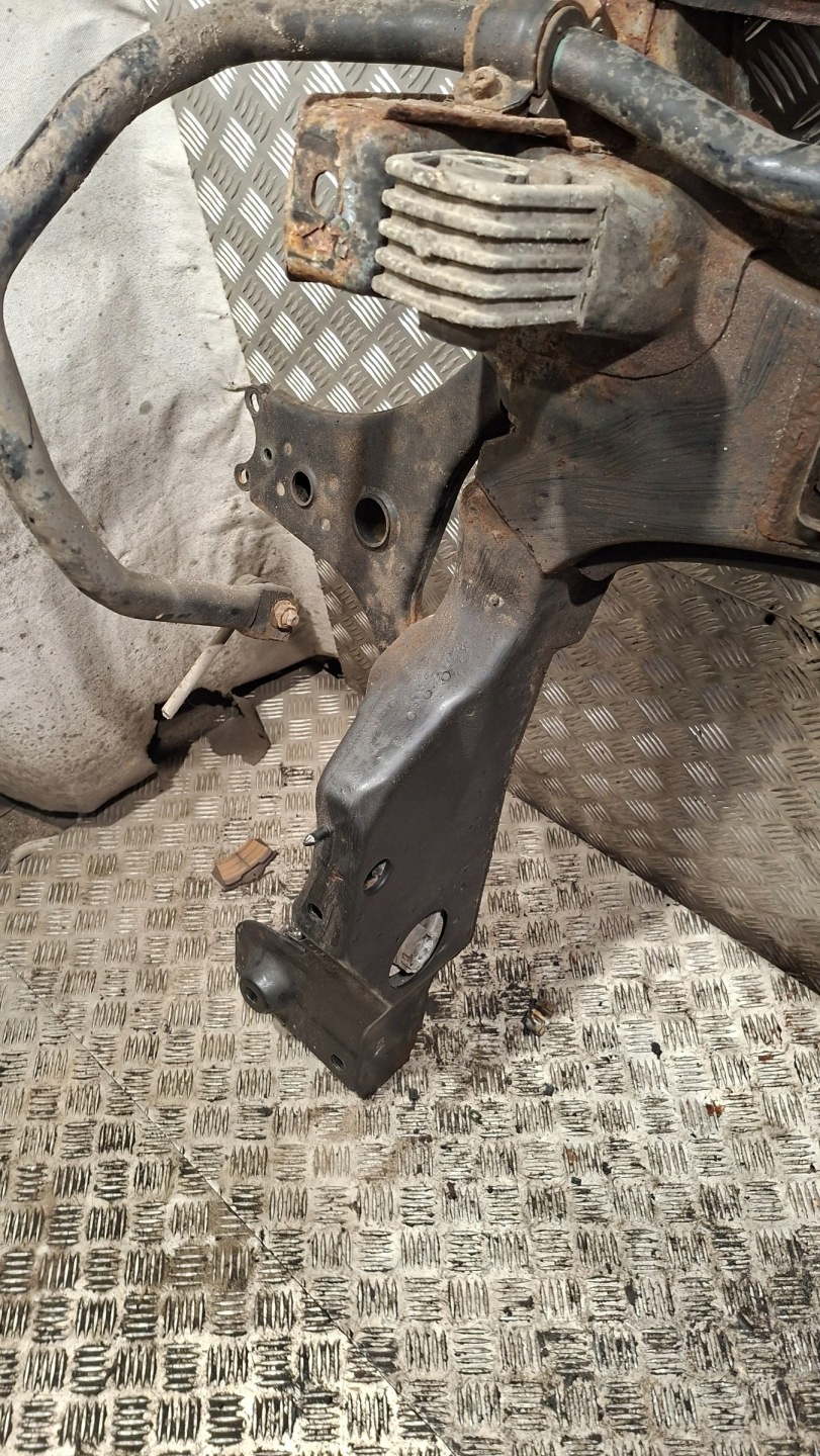 axle beam sider of the engine MERCEDES W169 2.0CDI