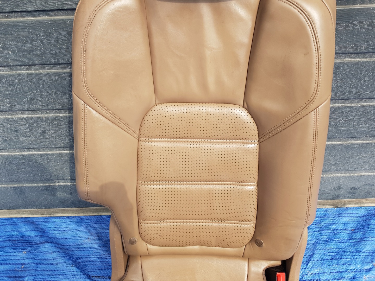 PORSCHE CAYENNE II 7P Sitz rechts heck hinten
