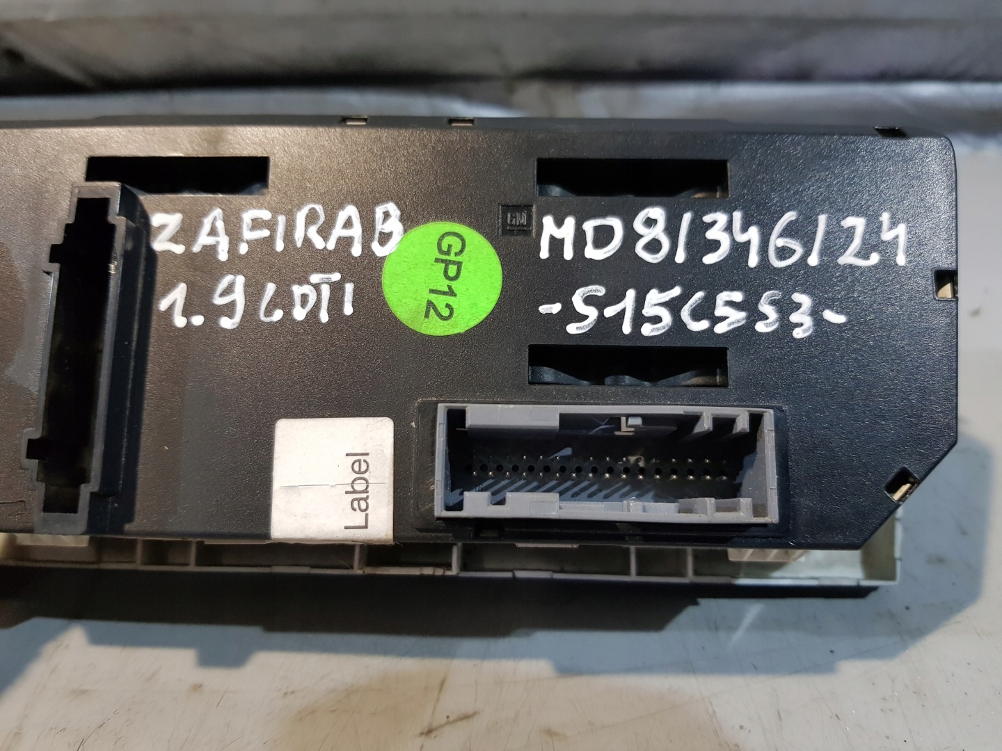 PANEL Bouches buses OPEL ZAFIRA B 1.9 CDTI OE 13231057